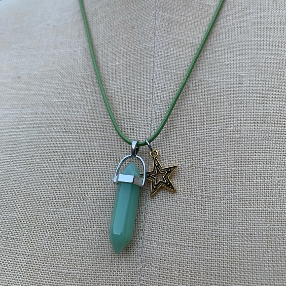 Handmade Resin Crystal Sage Star Amulet Necklace - Picture 2 of 8